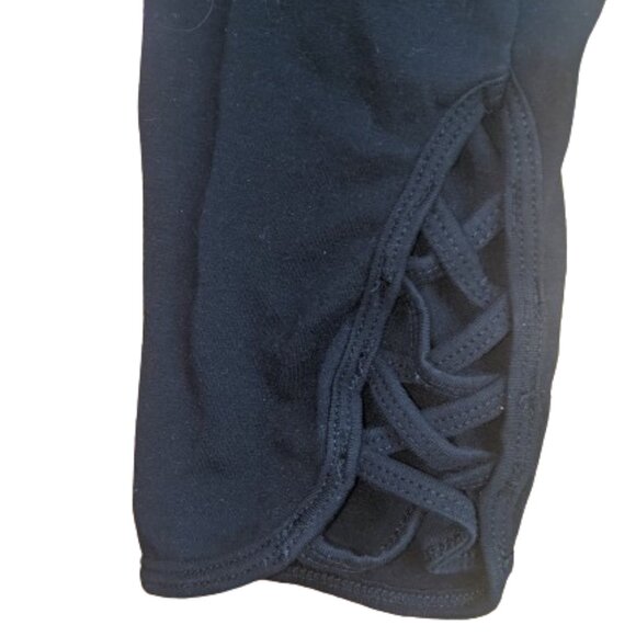 ---  Black Cropped Leggings Size Medium - Picture 2 of 2